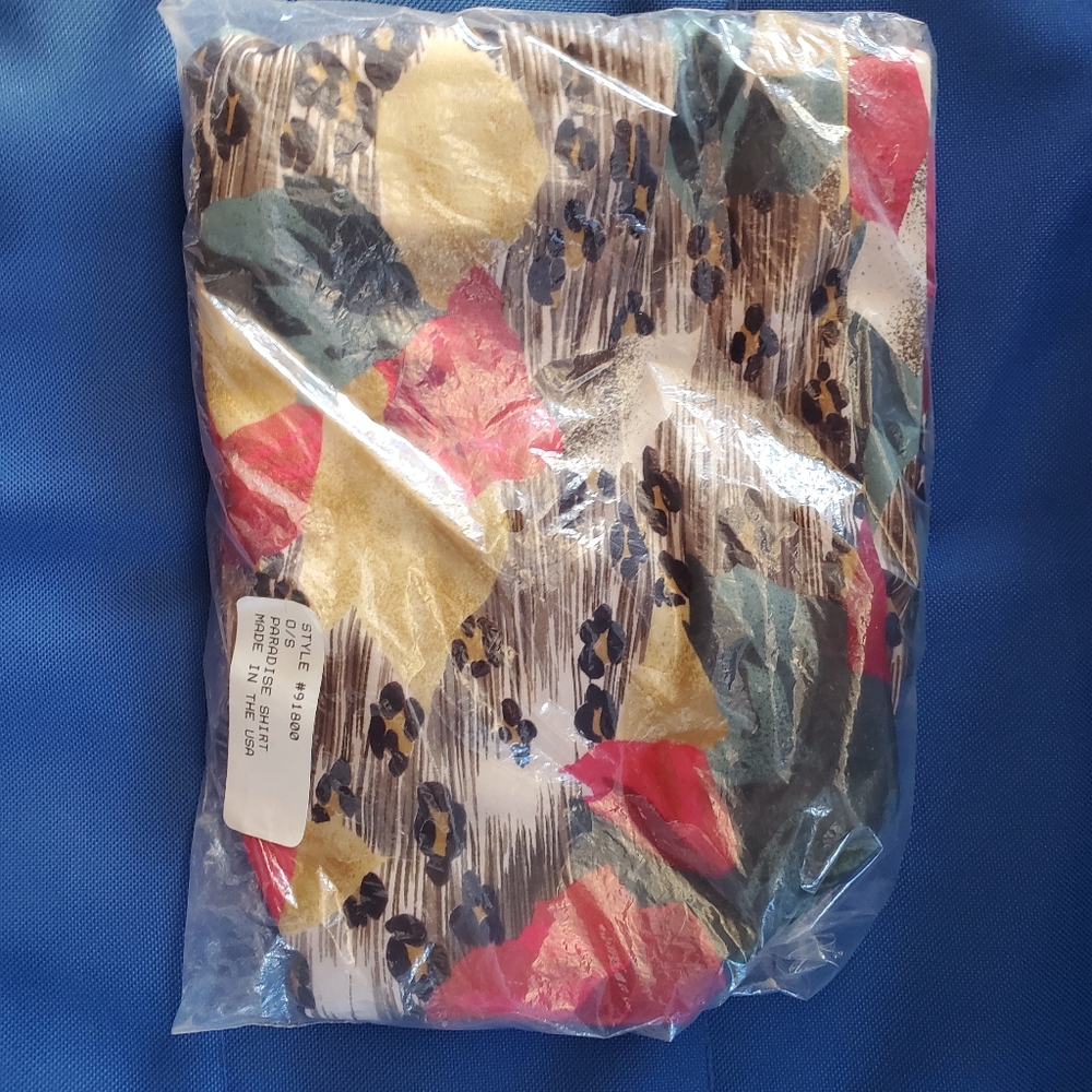 Undercover Wear's Paradise print Shirt style, soft fabric, one size NEW - Picture 4 of 4